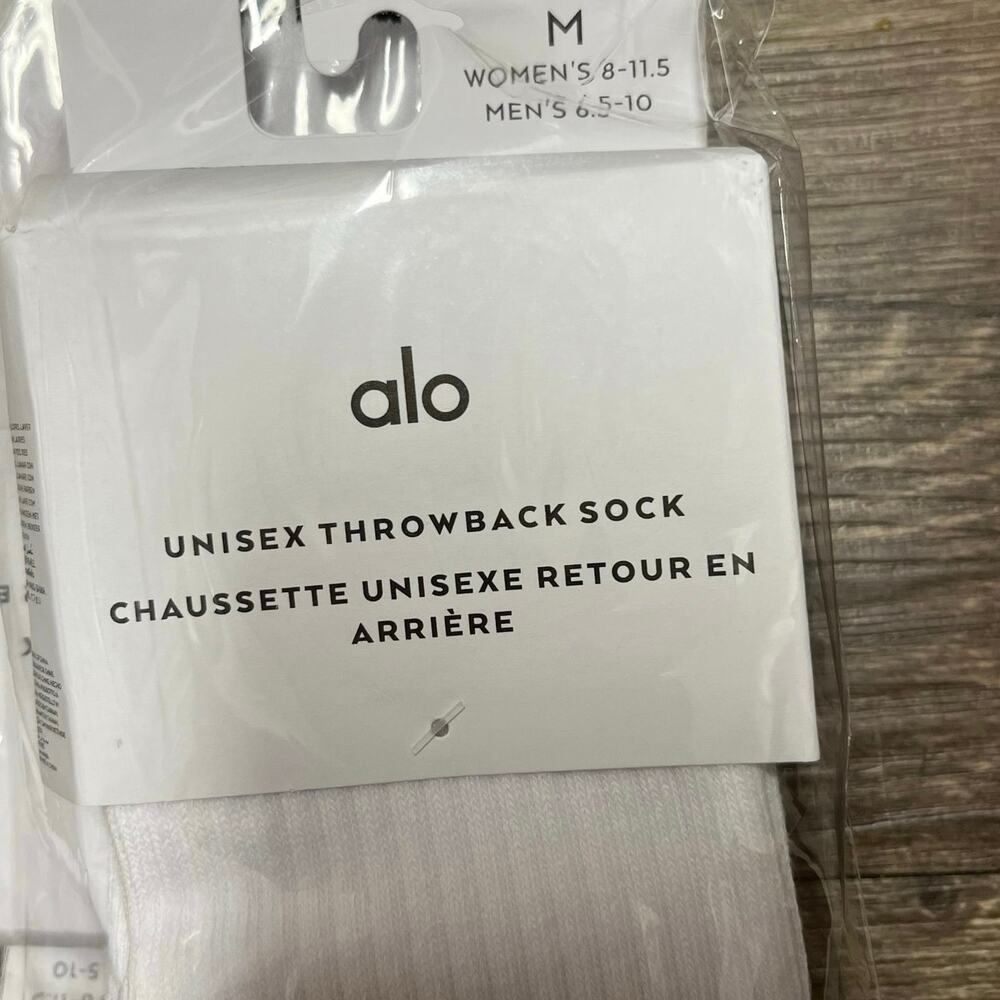 NWT Alo Yoga Unisex Throwback Socks White Black Retro Logo Size MEDIUM NEW - Picture 3 of 4